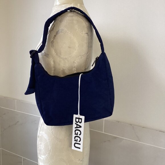 NWT Baggu Mini Nylon Shoulder Bag in Navy Blue Slouchy with Adjustable Strap - Picture 3 of 4